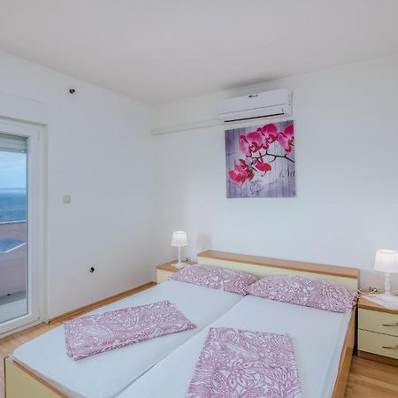 Awesome Apartment In Stara Baska 1 With Kitchen Εξωτερικό φωτογραφία