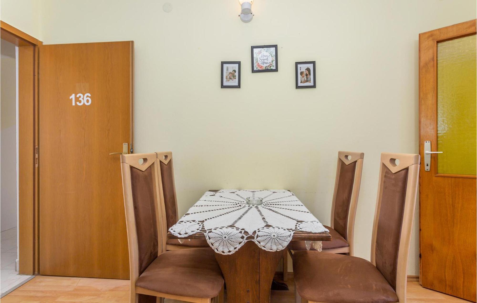 Awesome Apartment In Stara Baska 1 With Kitchen Εξωτερικό φωτογραφία